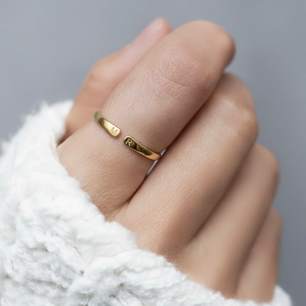 Anillo Whisper: Vuestras Iniciales, Vuestro Amor