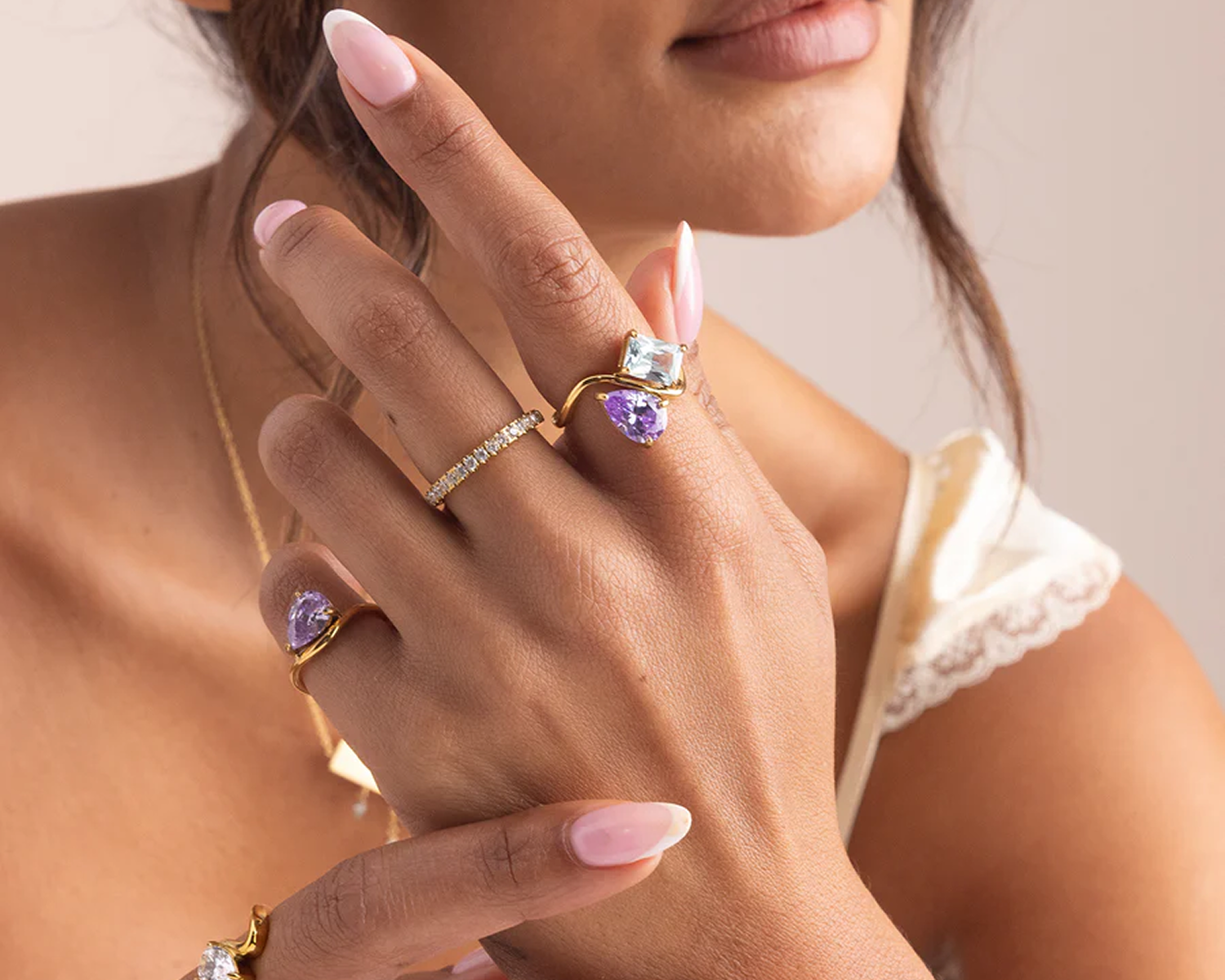 Anillo Eterno: Tu Piedra de Nacimiento, Tu Historia